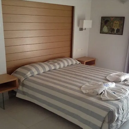 Hotell Happy Days Paralia Kourna