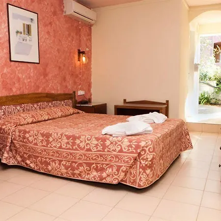 Hotell Happy Days 4*