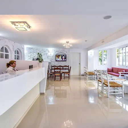 Hotell Happy Days 4*